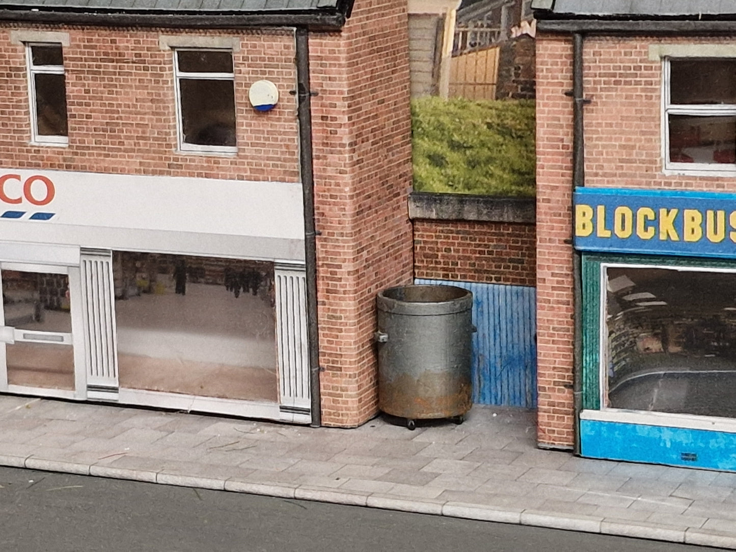 N Gauge Galvanised Industrial Round  Bins X4 3d Printed