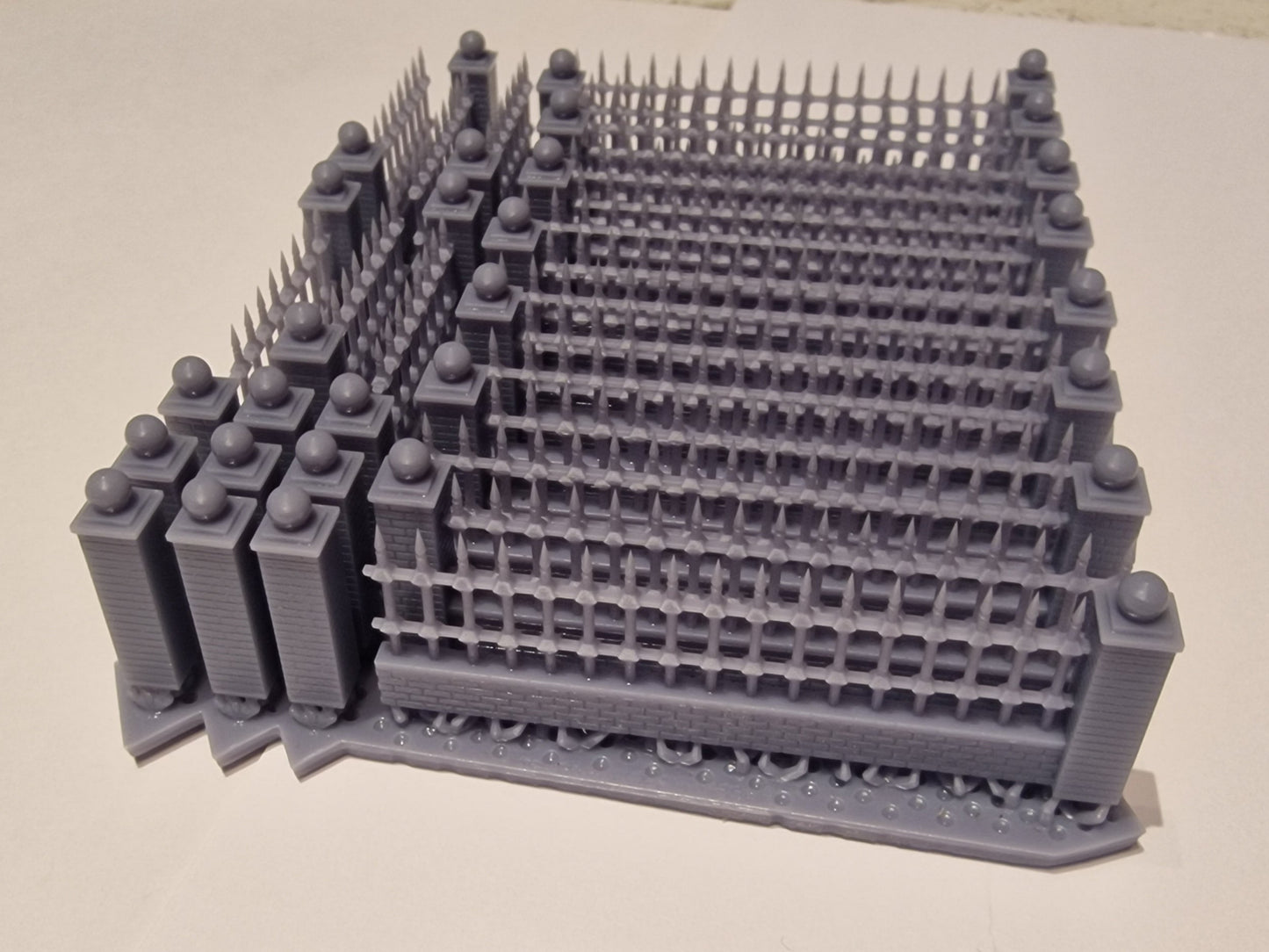 OO Gauge  Brick Wall With Iron Railings Church Or Park Wall 3d printed Unpainted