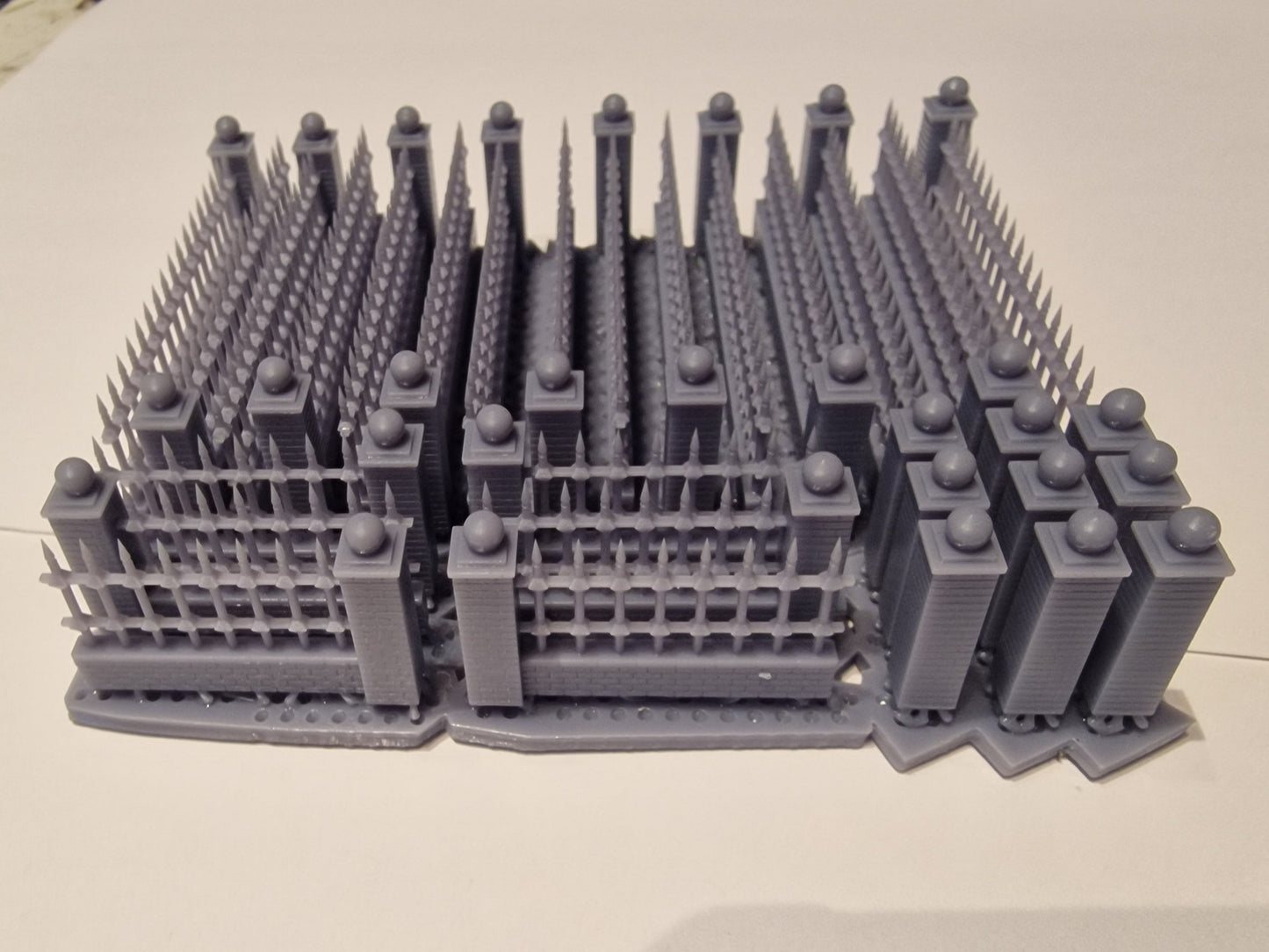 OO Gauge  Brick Wall With Iron Railings Church Or Park Wall 3d printed Unpainted