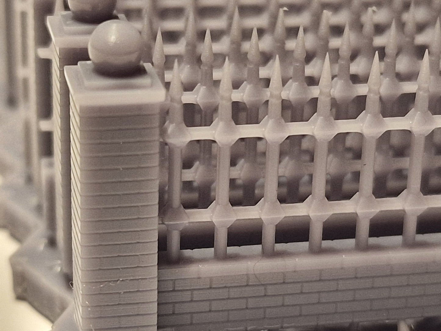 OO Gauge  Brick Wall With Iron Railings Church Or Park Wall 3d printed Unpainted